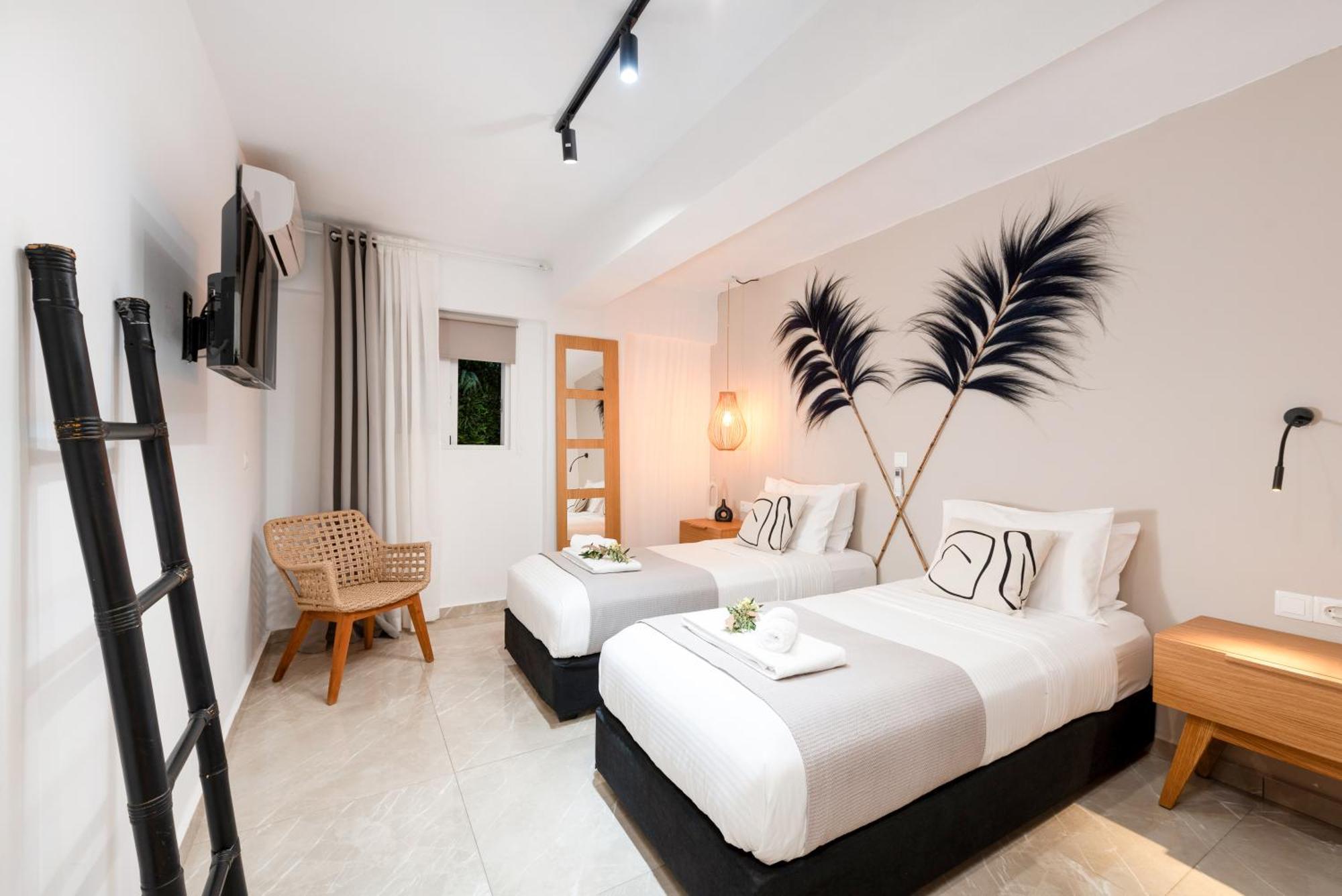 Hypnosis Beachside Villa With Private Heated Pool เยโอริยิอูโปลิส ภายนอก รูปภาพ