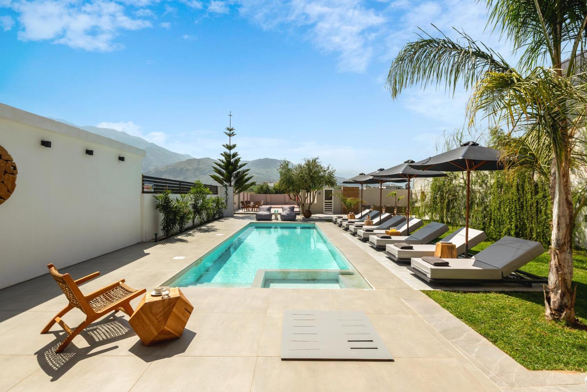 Hypnosis Beachside Villa With Private Heated Pool เยโอริยิอูโปลิส ภายนอก รูปภาพ