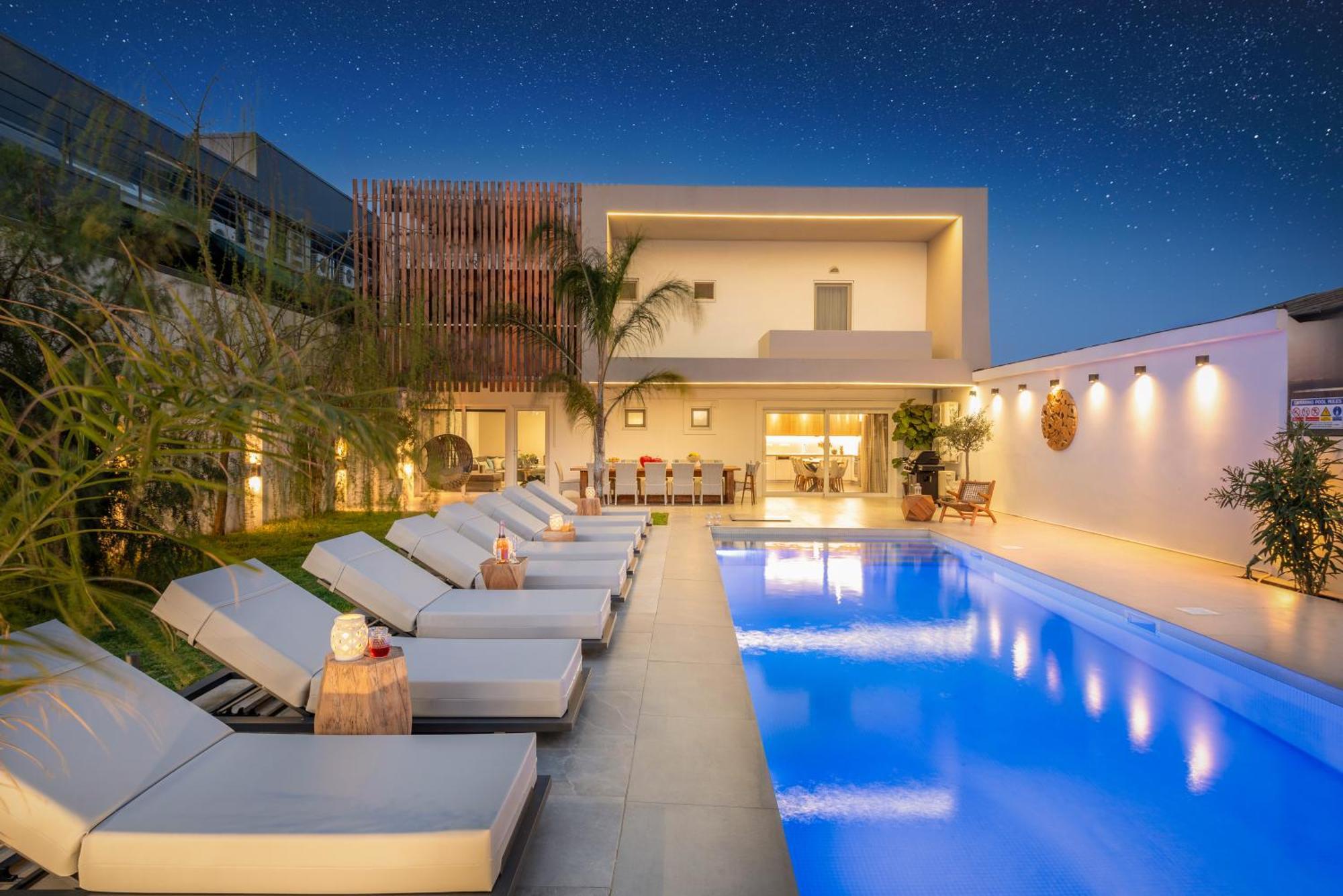 Hypnosis Beachside Villa With Private Heated Pool เยโอริยิอูโปลิส ภายนอก รูปภาพ