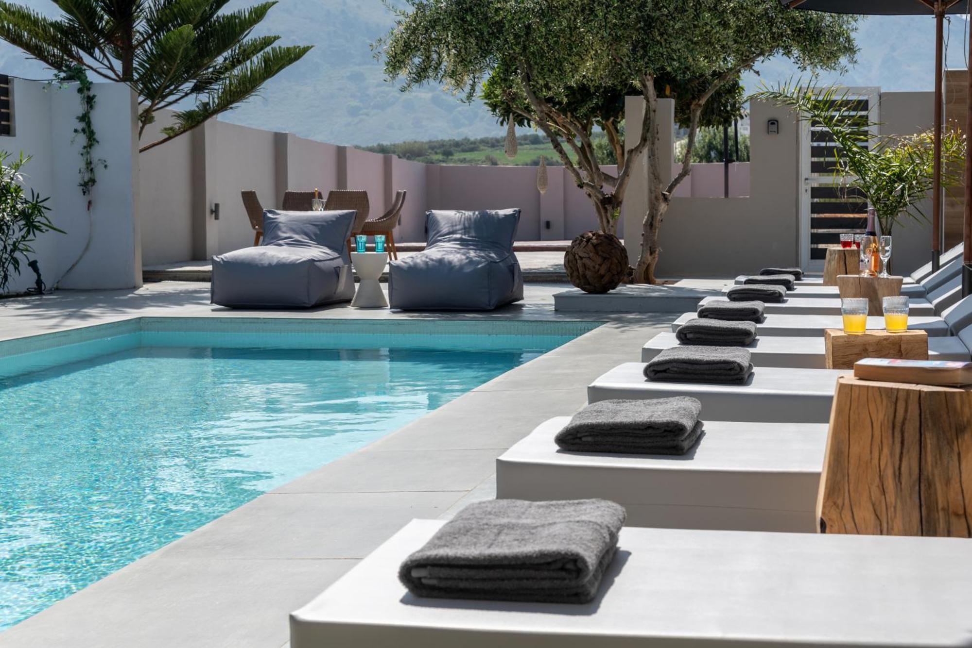 Hypnosis Beachside Villa With Private Heated Pool เยโอริยิอูโปลิส ภายนอก รูปภาพ