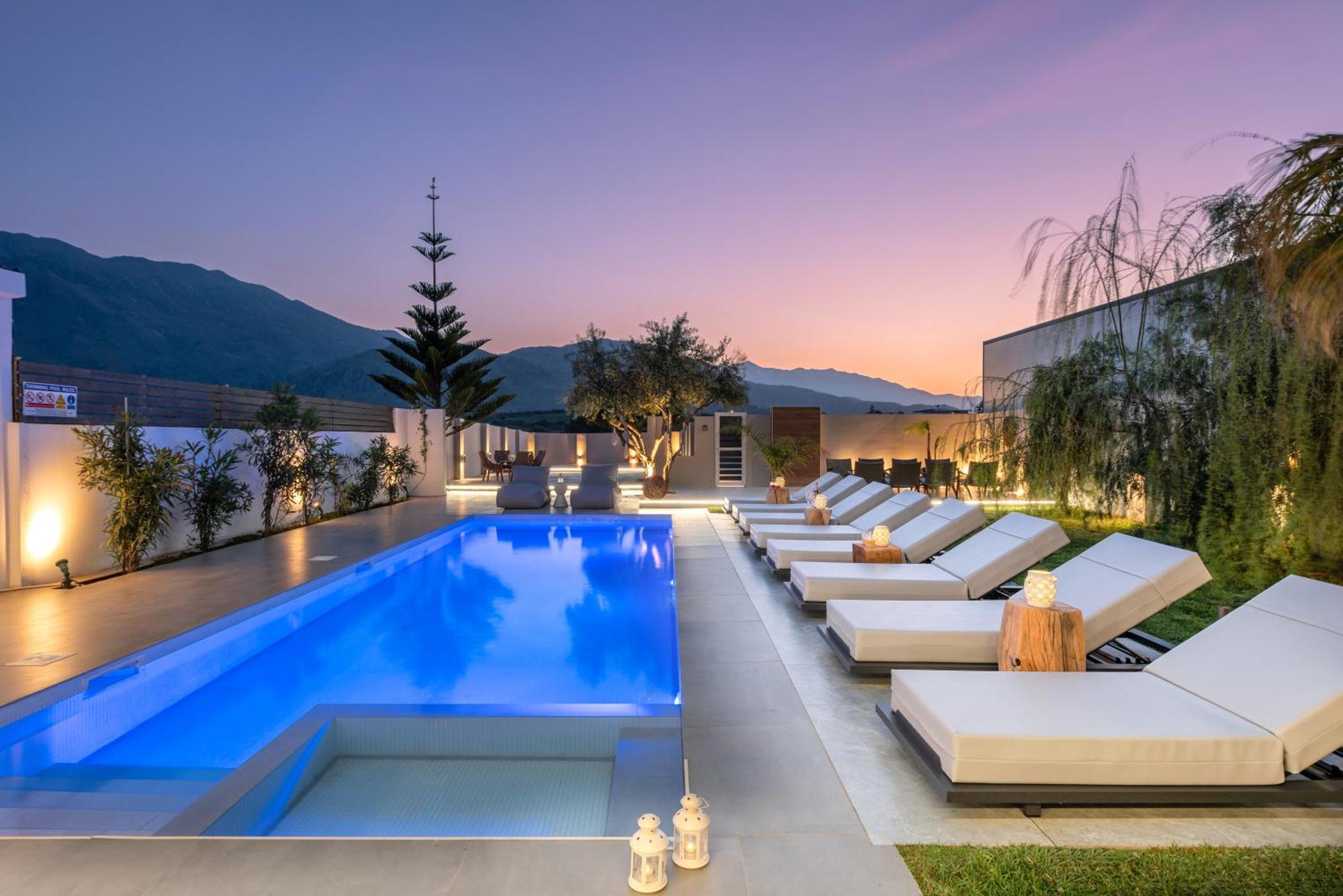 Hypnosis Beachside Villa With Private Heated Pool เยโอริยิอูโปลิส ภายนอก รูปภาพ
